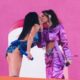 Becky G y Natti Natasha sorprenden con un beso en Coachella