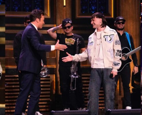 Peso Pluma en el show de Jimmy Fallonn