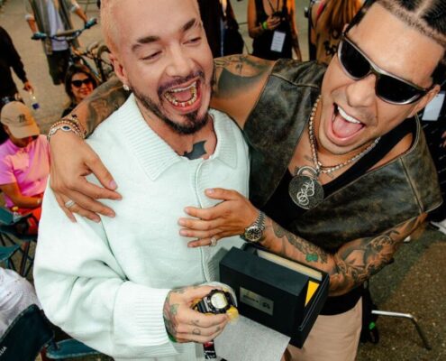 Ryan Castro regala reloj de colección a J Balvin