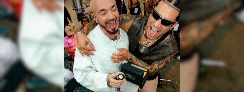 Ryan Castro regala reloj de colección a J Balvin