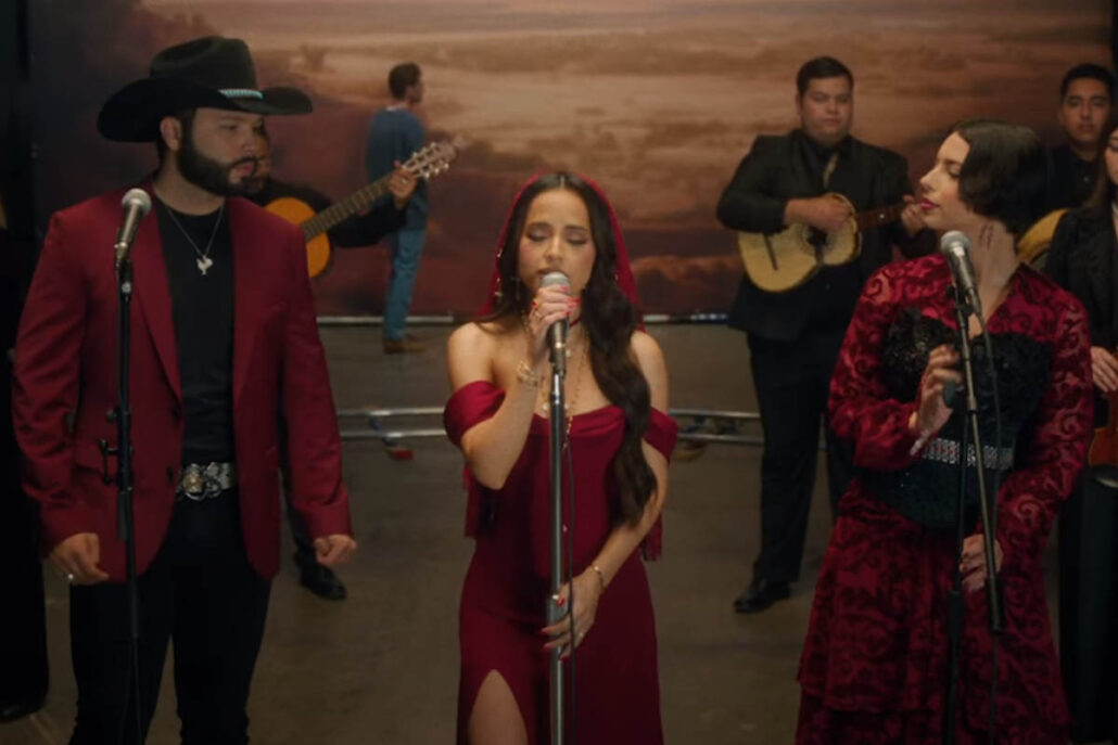 Angela-Aguilar-Becky-G-y-Leonardo-Aguilar-sorprenden-con-el-video-de-Por-el-contrario
