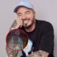La curiosa escultura de J Balvin en Medellín